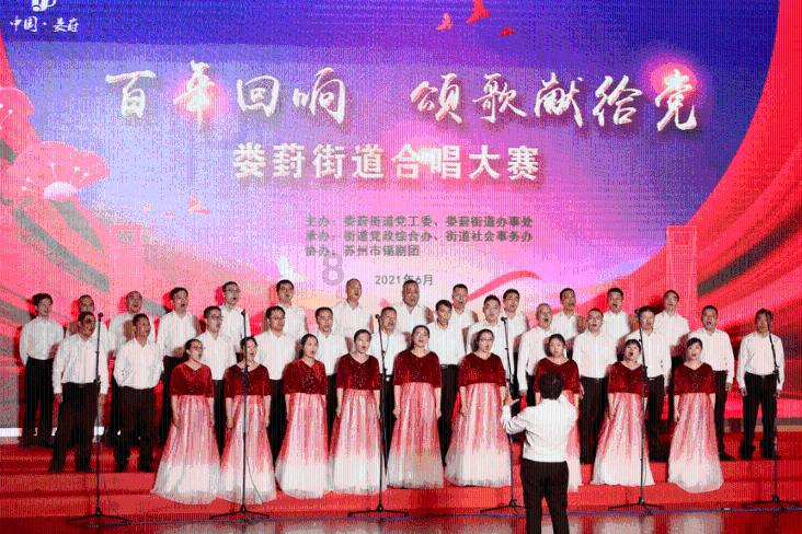 高速服务区内过路旅客遭挟持,他们三人出手救人