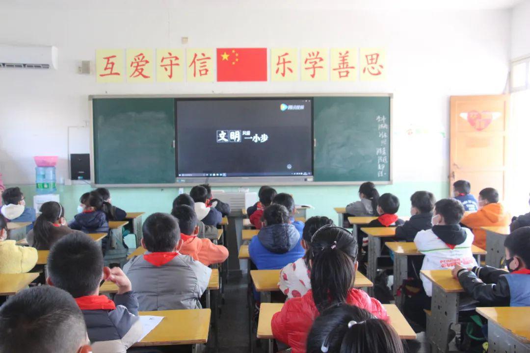 力量钻石:财务总监童越增持2.25万股,占比0.0088%