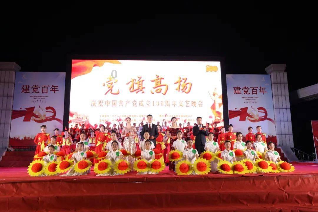 特务万国雄：男扮女装，与爱人白天姐妹晚上夫妻，被亲妹检举入狱